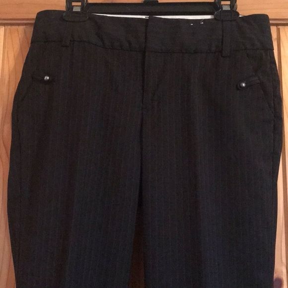 Old Navy Low Waist Stretch Capri Pants, Size 8 - Picture 2 of 5